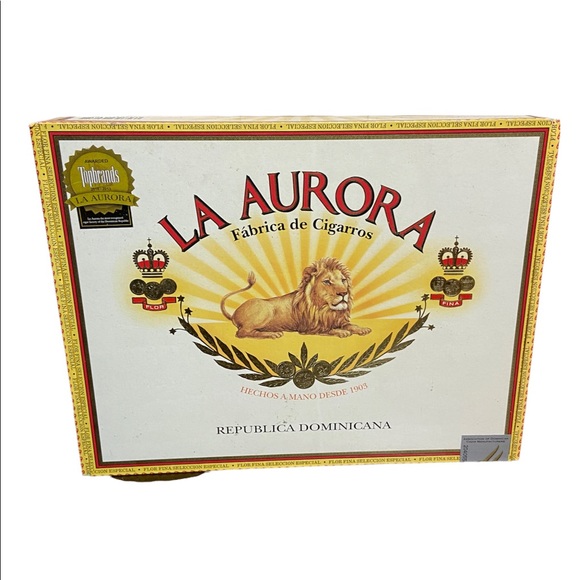 La Aurora empty wooden cigar box 25 ct size 
Display storage crafts - Picture 1 of 7